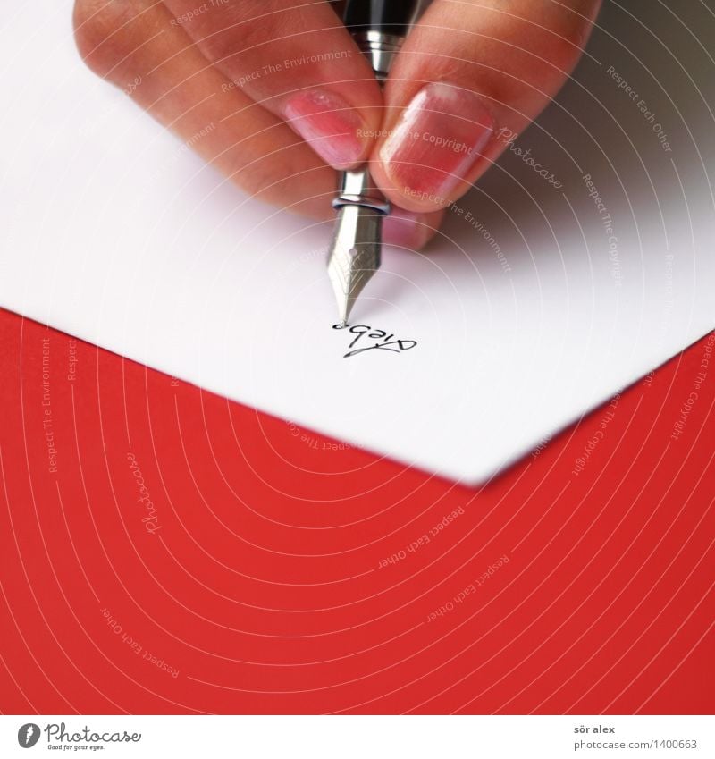...s Tagebuch feminin Junge Frau Jugendliche Finger Schreibwaren Papier Zettel Füllfederhalter Zeichen Schriftzeichen Kommunizieren schreiben Gefühle