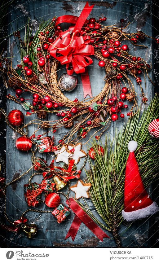 Weihnachtskarte mit rotem Kranz und Weihnachtsmann Mütze Stil Design Winter Wohnung Haus Feste & Feiern Ornament Tradition Symbole & Metaphern altehrwürdig