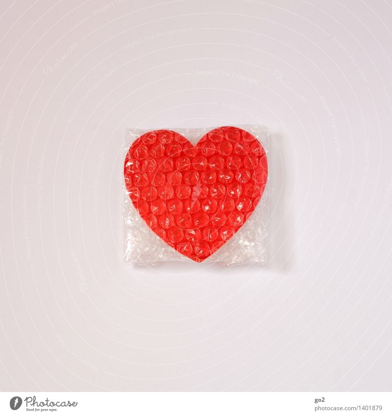 Vorsicht zerbrechlich Verpackungsmaterial Folie Papier Zeichen Herz ästhetisch einfach rot weiß Liebe Liebeskummer Einsamkeit Eifersucht Vorsichtsmaßnahme