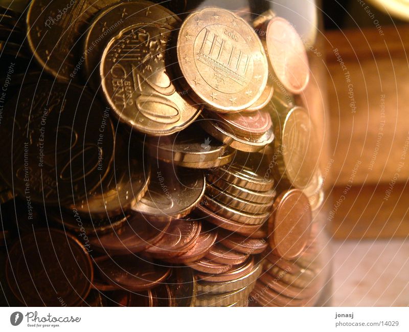 Geld im Glas Geldmünzen Cent Kapitalwirtschaft Holz Reflexion & Spiegelung Bronze Behälter u. Gefäße Euro money reflektion