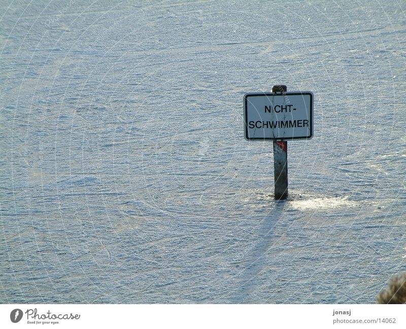 Nichtschwimmer Eisfläche Winter kalt weiß Fototechnik Schilder & Markierungen nichtschwimmer Schwimmen & Baden Schnee Warnhinweis