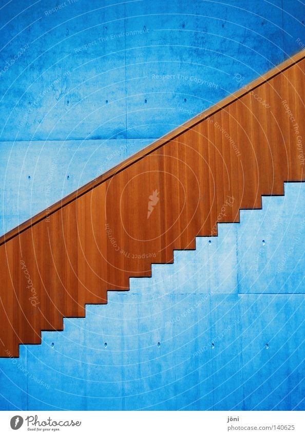 Stairs to haven (or "Stairs to heaven") Treppe gefährlich Architekt Beton bewegungslos fest stur gerade Linie Stein Holz authentisch Natur komponieren kreieren