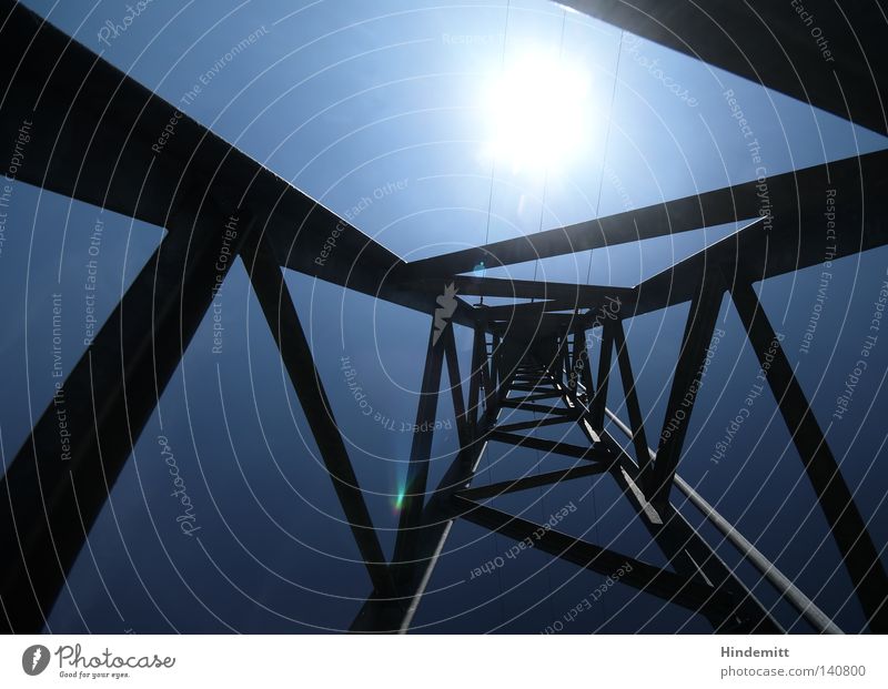 Geometrie | Das Dreieck und der Kreis Elektrizität Strommast Strebe Sonnenenergie Ecke Himmel Sonnenlicht Erneuerbare Energie Saft blau hell dunkel Gegenlicht