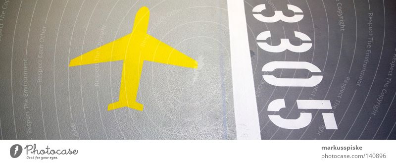 3305 Parkhaus Teer Ziffern & Zahlen Typographie Schriftzeichen Text Etage KFZ Fahrzeug leer Orientierung Flugzeug gelb grau Flughafen parken Straße