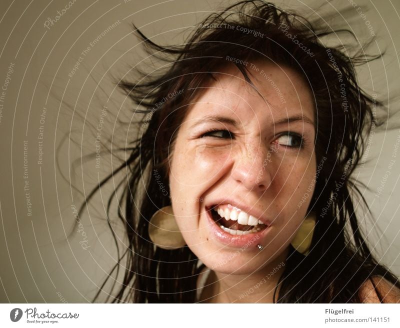 Mehr Mut zur Hässlichkeit Haare & Frisuren Gesicht Leben Sportveranstaltung Mensch feminin Frau Erwachsene Kopf Zähne 1 18-30 Jahre Jugendliche Wind Piercing