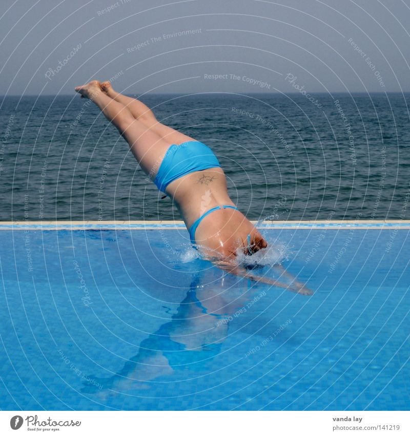 Kopfsprung Deluxe VII Sommer Schwimmbad Ferien & Urlaub & Reisen Meer Badeanzug Bikini Kühlung springen Frau spritzen nass blond türkis braun Sonnenbad kopflos