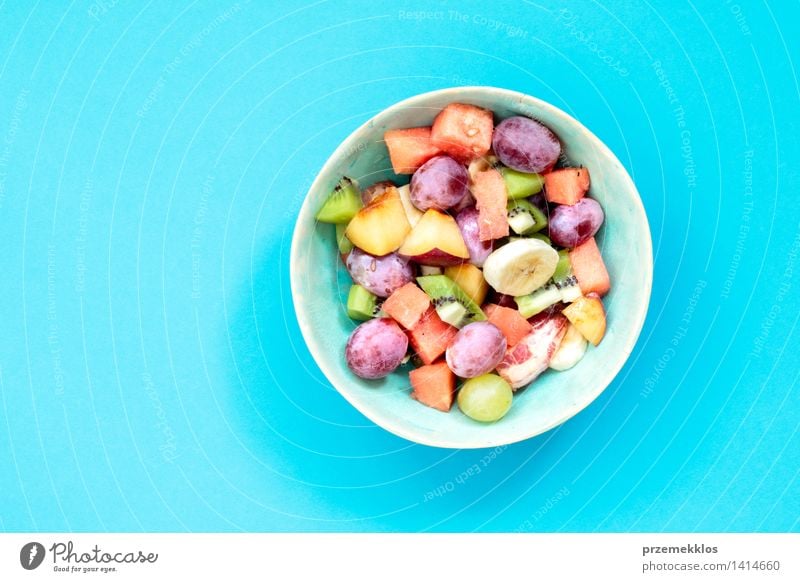 Salat mit frischen Früchten Lebensmittel Gemüse Frucht Ernährung Bioprodukte Vegetarische Ernährung Diät Schalen & Schüsseln Tisch einfach hell lecker