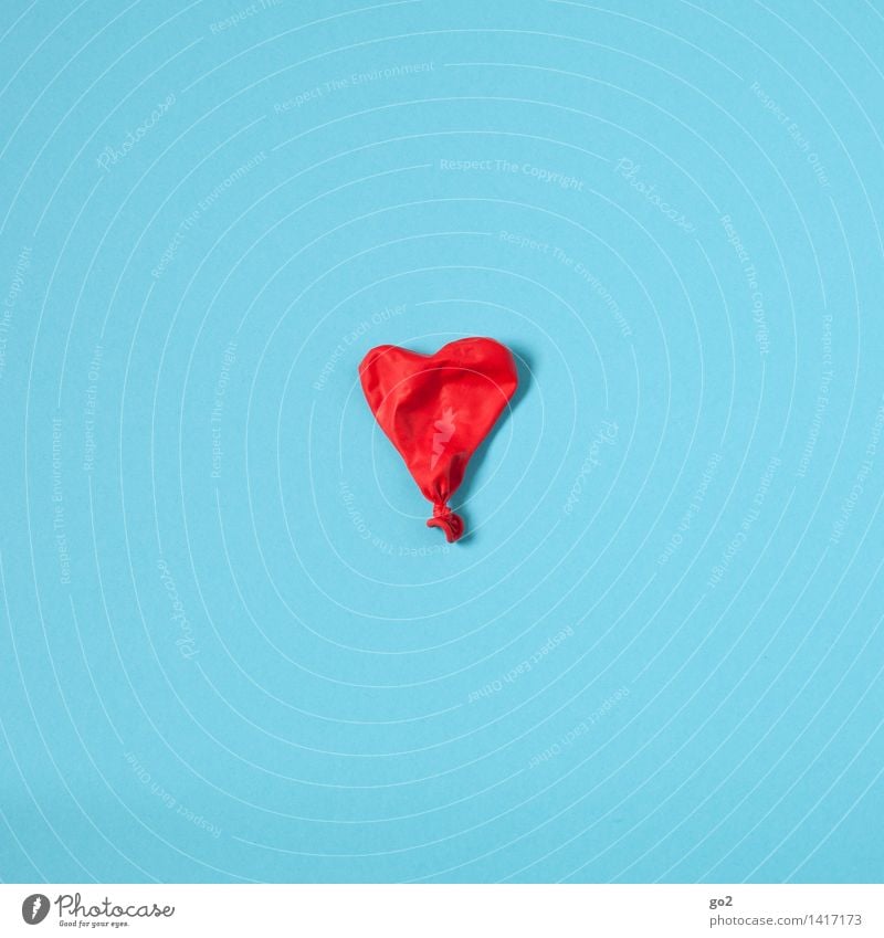 Die Luft ist raus Gesundheit Gesundheitswesen Behandlung Seniorenpflege Krankheit Valentinstag Luftballon Zeichen Herz ästhetisch einfach blau rot Liebe