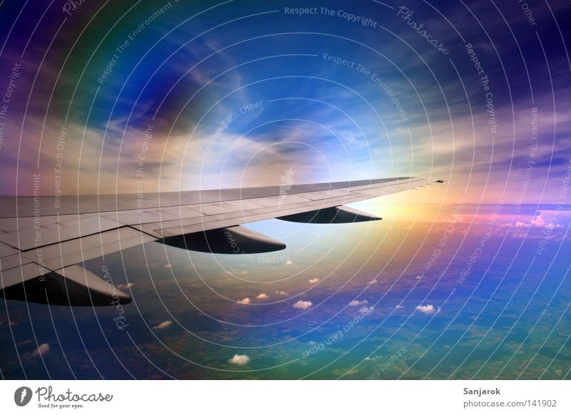 visueller Sturm (Nordlichter? :) Flugzeug Wolken Flugzeugfenster Fenster Pol- Filter über den Wolken Tragfläche Flughafen fliegen Glas Antrieb Triebwerke führen