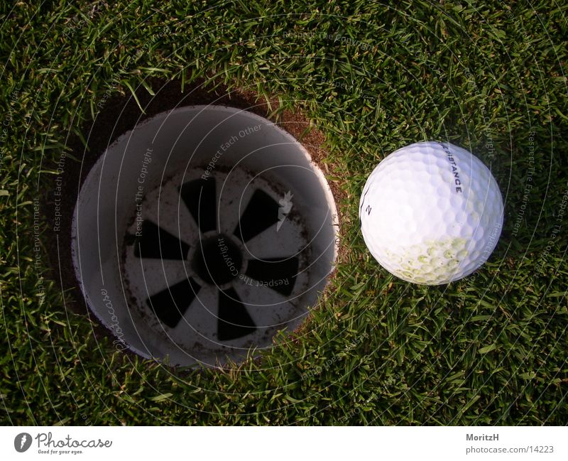 Fast im Loch Golfball grün Sport Nike Golfplatz
