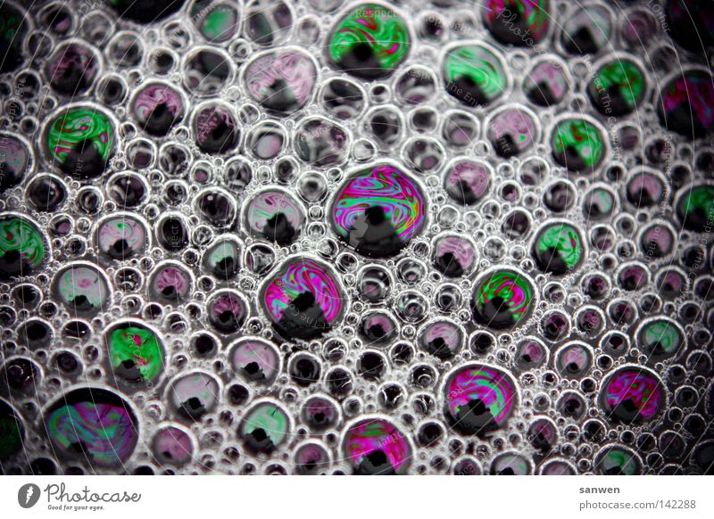 psychedelic circus Luftblase Blase Seifenblase molekular Molekül Atom Schaum Farbe Farbstoff mehrfarbig Reflexion & Spiegelung Sonne Schönes Wetter Farbenspiel