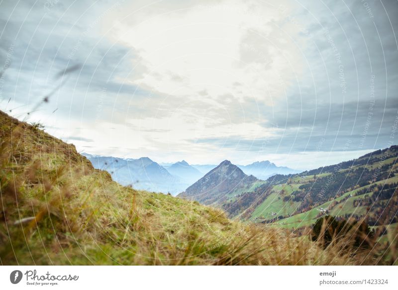 dunstig Umwelt Natur Landschaft Himmel Schönes Wetter Alpen Berge u. Gebirge natürlich blau Schweiz Wanderausflug Farbfoto Außenaufnahme Menschenleer Tag
