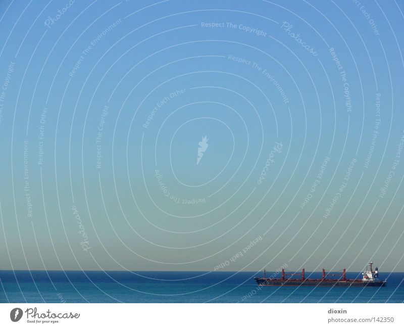 Far, far away Wasserfahrzeug Meer See Wellengang Flut Containerschiff Himmel Verkehrsmittel Güterverkehr & Logistik Schönes Wetter blau Dunst Horizont Sehnsucht