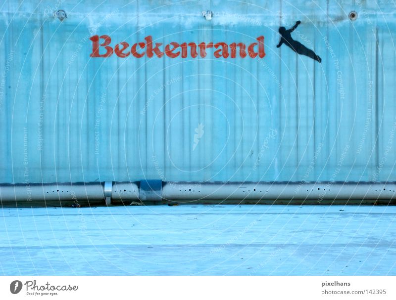Beckenrand Sport Schwimmbad Wasser Metall Kunststoff Schriftzeichen alt nass trocken blau grau rot schwarz Einsamkeit Ferien & Urlaub & Reisen