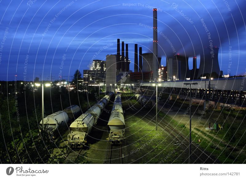 Braunkohlekraftwerk Kohlekraftwerk Energiewirtschaft Produktion Rauch Elektrizität Gleise Umweltverschmutzung Gebäude