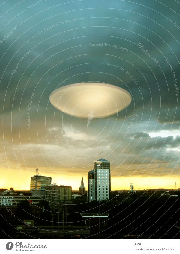 MARS ATTACKS! UFO fliegend Untertasse Fluggerät Mars Raumfahrzeuge Außerirdischer Nationale Sicherheit Stadt Angst Panik gefährlich obskur attacks Skybeamer