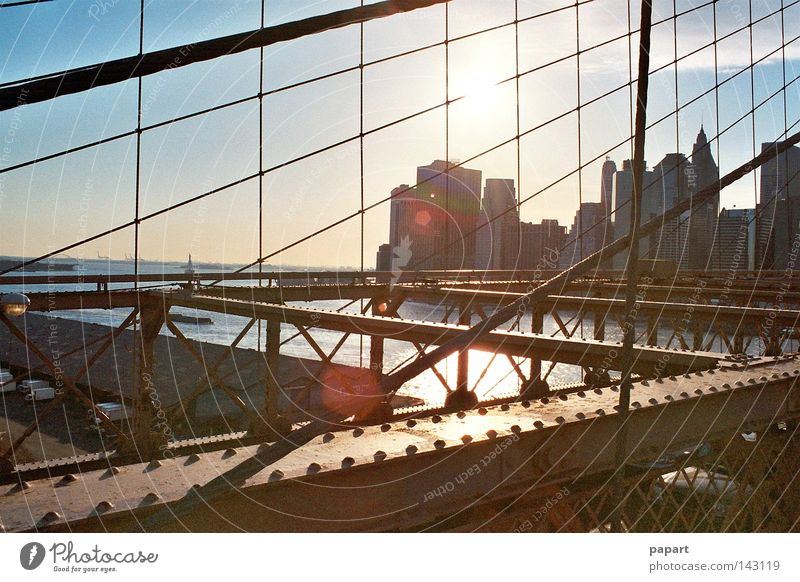sunset on steel part 2 New York City USA Amerika Amerikaner Brooklyn Brooklyn Bridge Brücke Stahl Stahlträger robust Metall Metallwaren Straße Aussicht