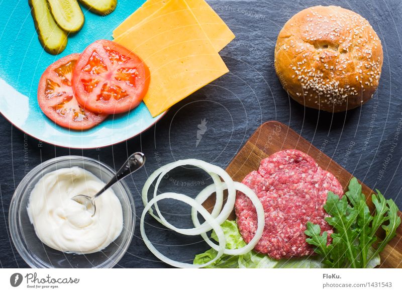 Burger-Baukasten Lebensmittel Fleisch Käse Gemüse Salat Salatbeilage Brötchen Ernährung Mittagessen Fastfood Koch Küche frisch lecker Hamburger Hackfleisch