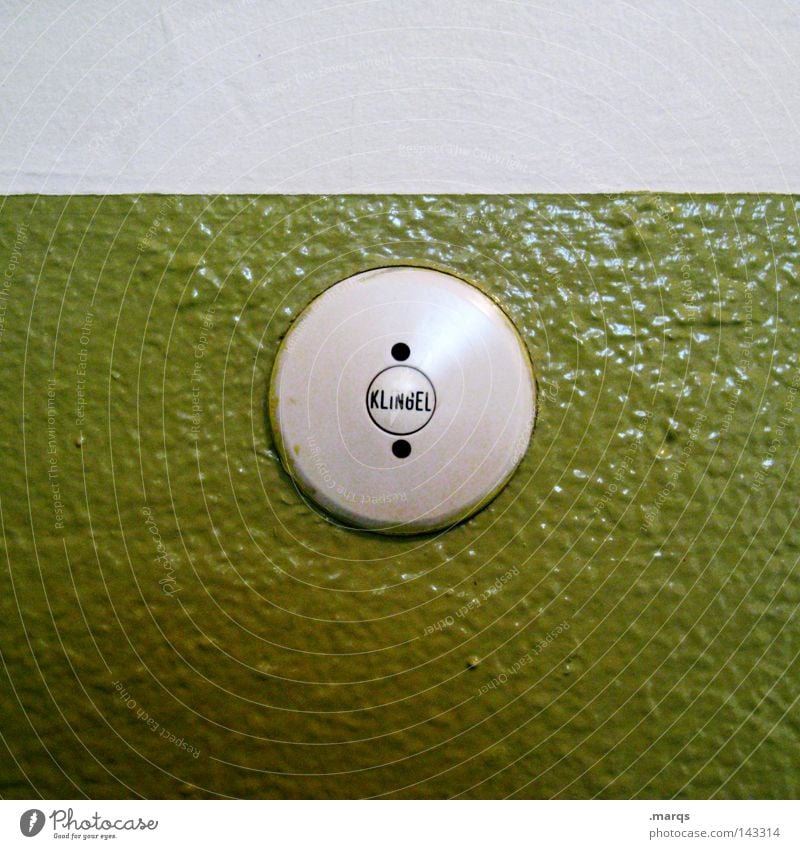 Bimmel grün Gong Knöpfe Glocke Türöffner drücken fordern verrückt nerven nervig anmelden Schriftzeichen Häusliches Leben Wohnung signalisieren kommen Ankunft