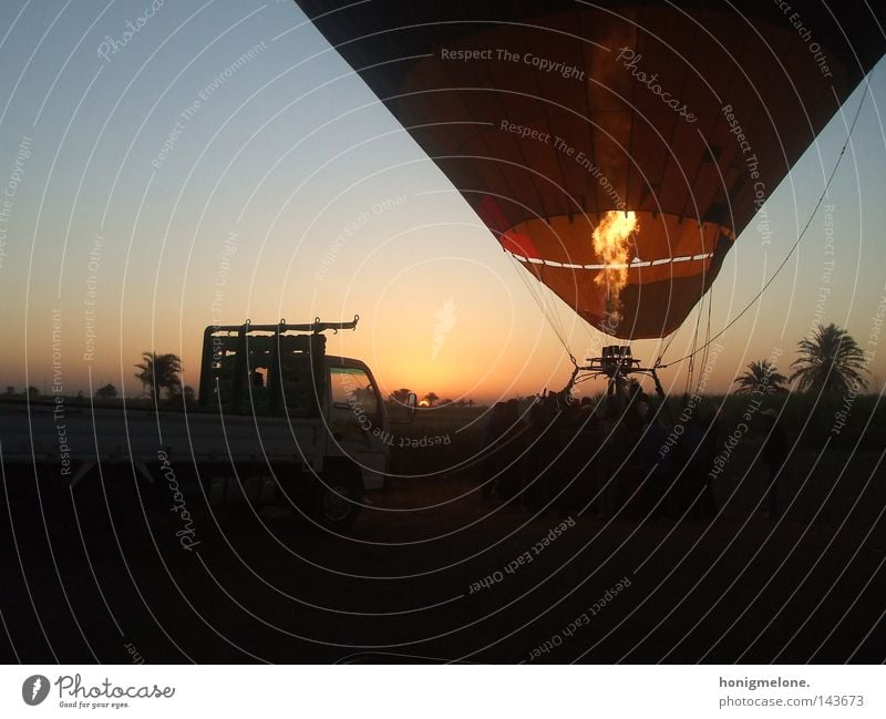 let the sun rise in your heart. Ägypten Luxor Afrika beeindruckend Ballone Luft Flugzeug aufwärts Feuer hell Physik heiß Sonnenaufgang steigen schön Licht frei