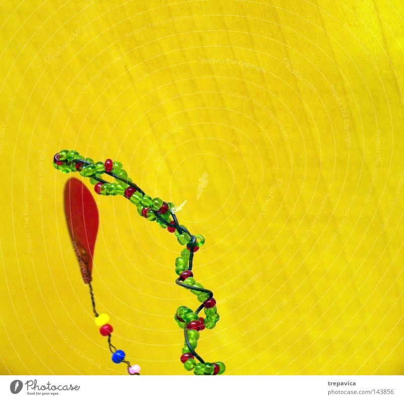 gelb rot mehrfarbig grün Dekoration & Verzierung zart zerbrechlich Perle Schmuck Handwerk schön Basteln filigran Spielen Spielzeug Bastelmaterial Kindergarten