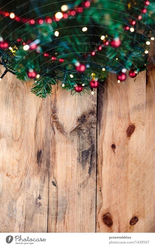 Weihnachtsbaum auf hölzernem Hintergrund Dekoration & Verzierung Weihnachten & Advent Baum Holz Tradition Textfreiraum Dezember Etage Feiertag heimwärts Kiefer