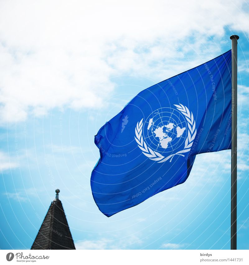 70 Jahre Vereinte Nationen Himmel Wolken Schönes Wetter Wind Turmspitze Zeichen Fahne Beratung Bewegung ästhetisch authentisch Zusammensein positiv blau weiß