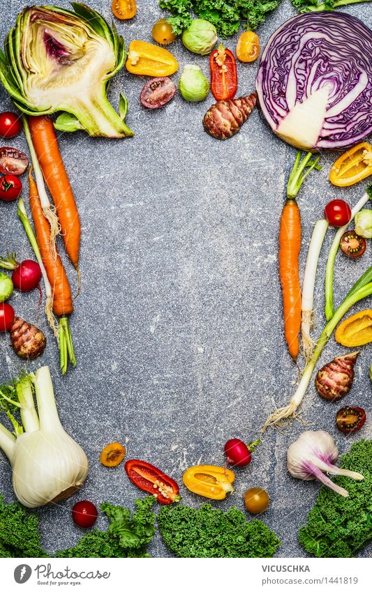 Auswahl an frischem Gemüse für gesundes Kochen Lebensmittel Salat Salatbeilage Ernährung Bioprodukte Vegetarische Ernährung Diät kaufen Stil Design Gesundheit