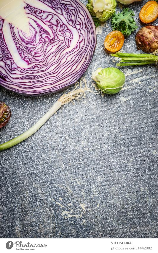 Rotkohl und Gemüse Zutaten fürs Kochen Lebensmittel Ernährung Bioprodukte Vegetarische Ernährung Diät Stil Design Gesunde Ernährung Tisch Natur Kohl Vitamin
