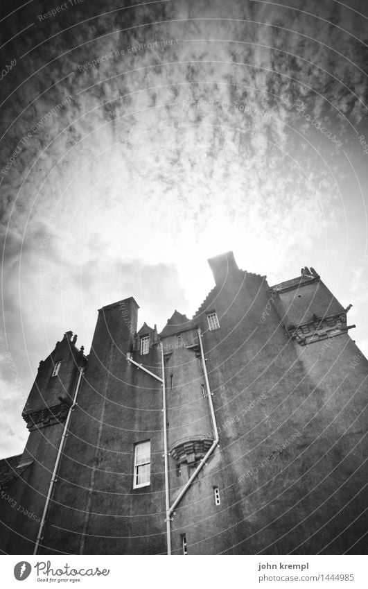 Aussenhaut Schottland Burg oder Schloss Bauwerk Fassade Sehenswürdigkeit alt dunkel groß gruselig historisch Sicherheit Schutz loyal Wachsamkeit standhaft