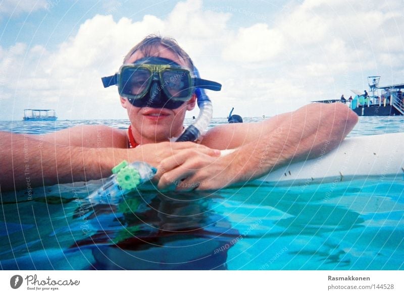 Schnorchelpause Schnorcheln tauchen Wasser Taucherbrille blau türkis Schwimmen & Baden Meer Wasserfahrzeug Australien Korallen Wassersport einmalkamera