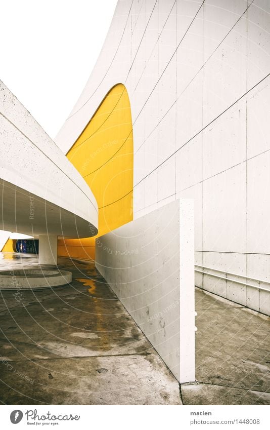Paravan Stadt Menschenleer Haus Bauwerk Gebäude Architektur Mauer Wand Fassade Terrasse Sehenswürdigkeit ästhetisch gelb grau weiß Beton centro Niemeyer