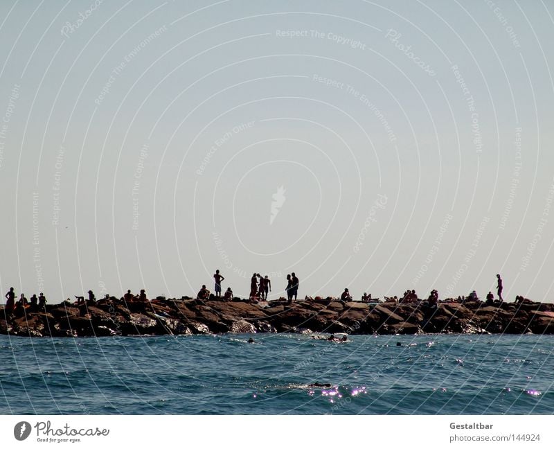 Flaniermeile II Meer Italien Wellen Wellengang Surfen Tourist Tourismus Erholung genießen Schaum Gischt spritzen Meerwasser Farbverlauf Physik heiß Sommer