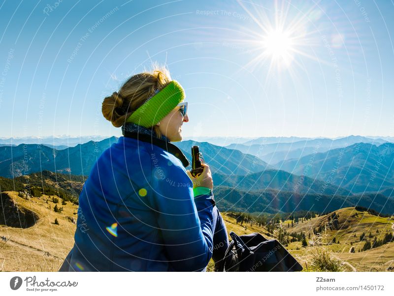 Jetzt ein kühles Gipfelradler sportlich Freizeit & Hobby Ausflug Abenteuer Ferne Freiheit Berge u. Gebirge wandern feminin 1 Mensch 18-30 Jahre Jugendliche