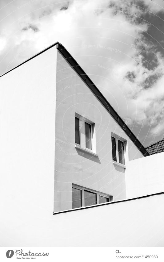 haus Himmel Wolken Schönes Wetter Haus Hochhaus Gebäude Architektur Mauer Wand Fenster eckig Schwarzweißfoto Außenaufnahme Menschenleer Tag