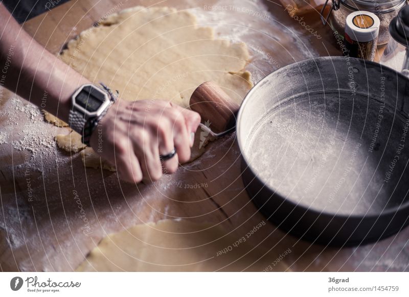 Teig ausrollen Lebensmittel Getreide Teigwaren Backwaren Kuchen Dessert Süßwaren Ernährung Kaffeetrinken Vegetarische Ernährung Fingerfood Backform Freude