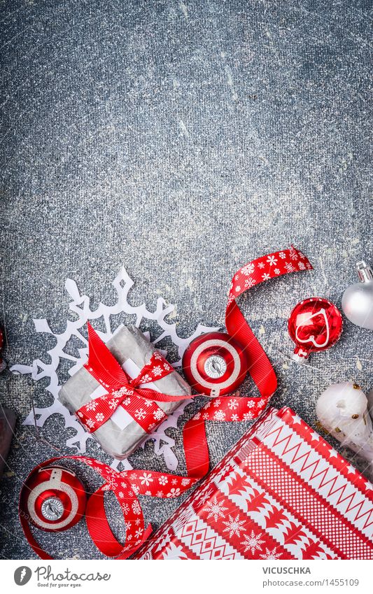 Weihnachtshintergrund mit Geschenke und rote Dekorationen kaufen Stil Design Freude Wohnung Dekoration & Verzierung Feste & Feiern Weihnachten & Advent Papier