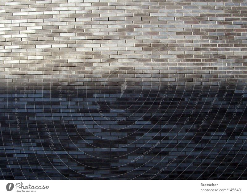 ad astram Mauer Stein Licht Schatten Kontrast grau Lichteinfall einfach Architektur Industrie