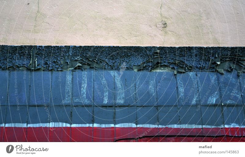 Quergestreift [HH08.3] Streifen Farbe Farbstoff Wand verfallen verwittert abblättern Mauer Putz rot weiß blau beige Logo Schriftzeichen alt dreckig