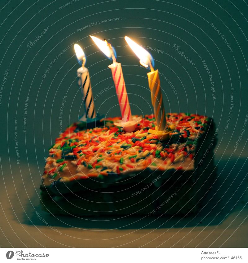 alles gute Kuchen Torte Geburtstag Geburtstagstorte Feste & Feiern Kindergeburtstag 3 Kerze Feuer brennen blasen Streusel mehrfarbig Geschenk Glückwünsche