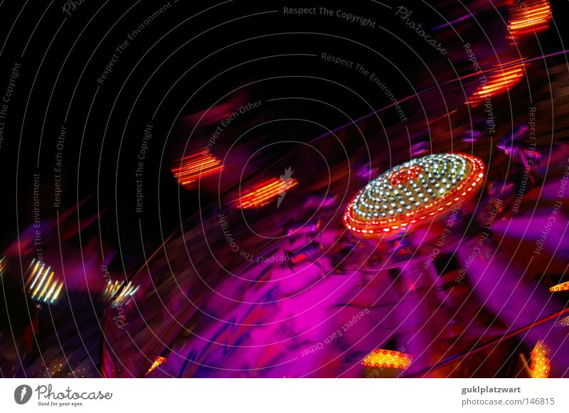 shakin' through the night Jahrmarkt Karussell Fahrgeschäfte Schausteller Geschwindigkeit Licht schwarz Metall Bewegung Nacht Glühbirne Farbe