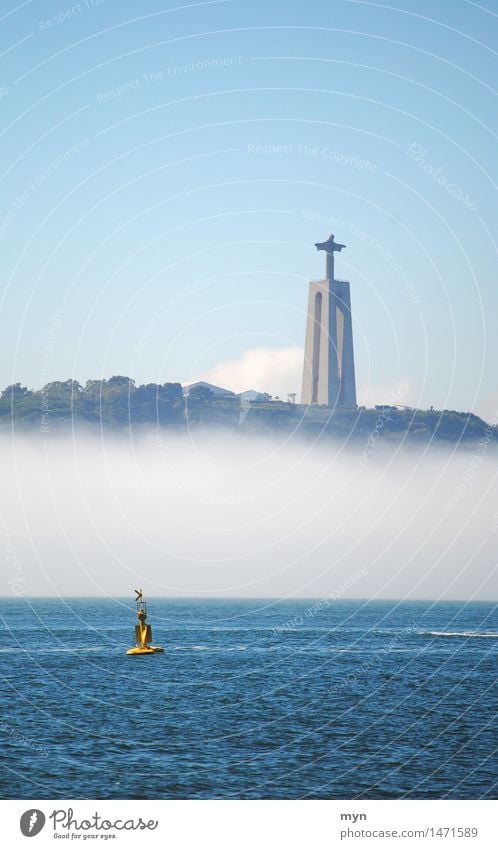 Cristo Rei Ferien & Urlaub & Reisen Tourismus Abenteuer Ferne Sightseeing Städtereise Sommer Himmel Wolkenloser Himmel Nebel Küste Flussufer Meer Tejo Lissabon