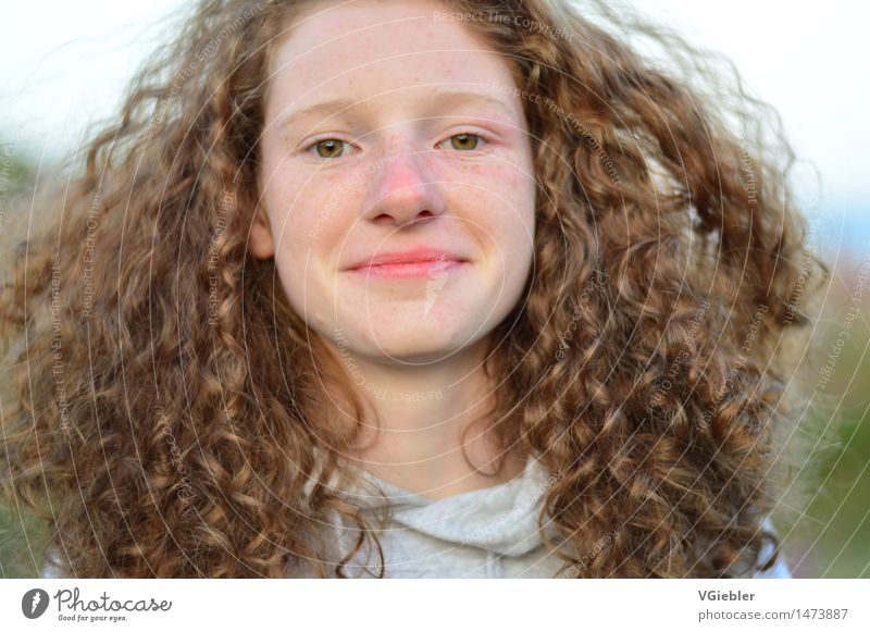 Be happy Mensch feminin Junge Frau Jugendliche Kopf Haare & Frisuren Gesicht 1 13-18 Jahre Abenteuer Farbfoto mehrfarbig Außenaufnahme Nahaufnahme