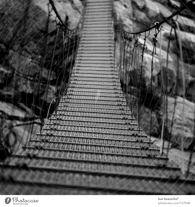 spasimata-schlucht° Hängebrücke Risiko unsicher schön Korsika Brücke Angst Panik Mut Schwarzweißfoto Schaukelnd Ferien & Urlaub & Reisen GR20 Spasimata-Schlucht