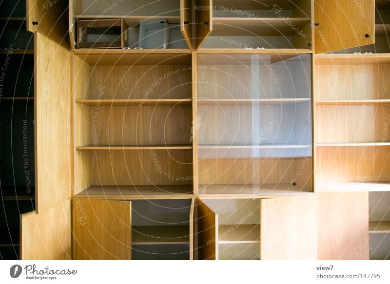 Stauraum einnehmen Einnahme Einkommen aufräumen Schrank Einbauschrank Holz Fächer Schublade Haushalt Sauberkeit Umzug (Wohnungswechsel) leer frei Oberfläche