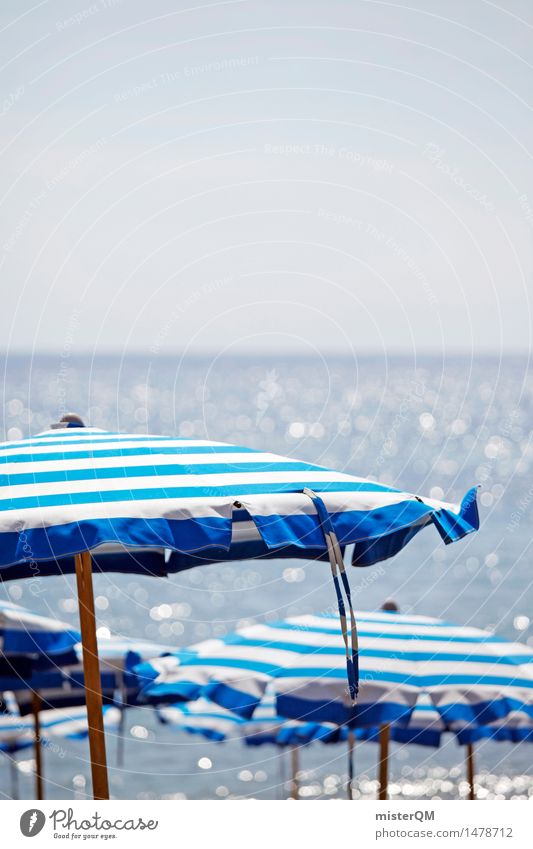 Blaue Lagune. Kunst Kunstwerk ästhetisch Schirm Sonnenschirm blau Meer Wetterschutz Sommerurlaub Idylle friedlich Unschärfe sommerlich Sommerferien Sommertag