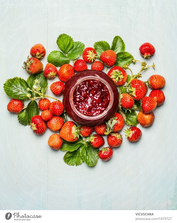Erdbeeren Marmeladenglas mit frischen Beeren Lebensmittel Frucht Dessert Ernährung Frühstück Bioprodukte Vegetarische Ernährung Getränk Glas Gesunde Ernährung