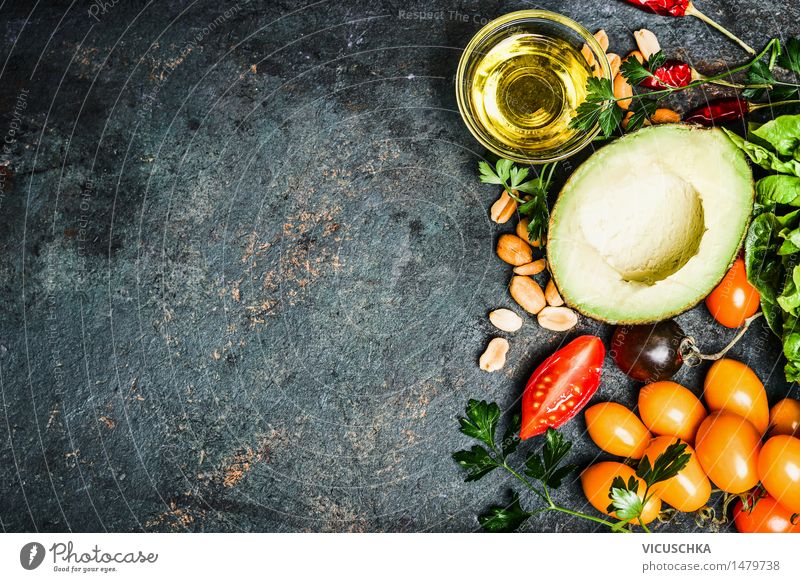 Frische Zutaten für Salat oder Dip Lebensmittel Gemüse Salatbeilage Kräuter & Gewürze Öl Ernährung Festessen Bioprodukte Vegetarische Ernährung Diät