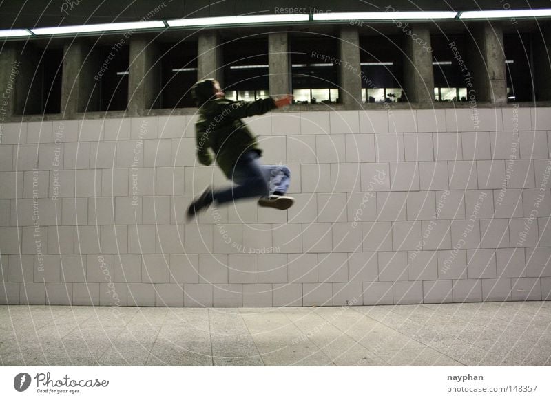 k. is walking on air springen Karate Nacht Jugendliche Bahnhof kaj Zürich Air Trick Jump