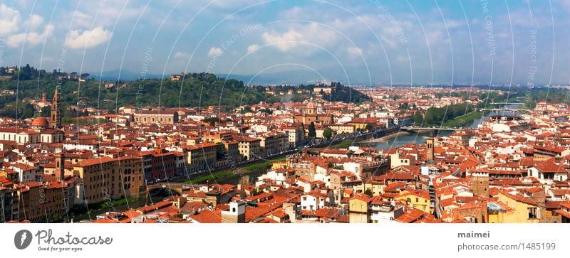 Der Ausblick auf die Dächer von Florenz und den Arno Tourismus Sightseeing Städtereise Wasser Fluss Stadt Altstadt Brücke Bauwerk Architektur Sehenswürdigkeit